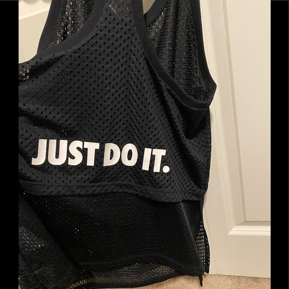 Nike top - Picture 3 of 4